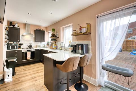 3 bedroom semi-detached house for sale, Knightside Gardens, Dunston