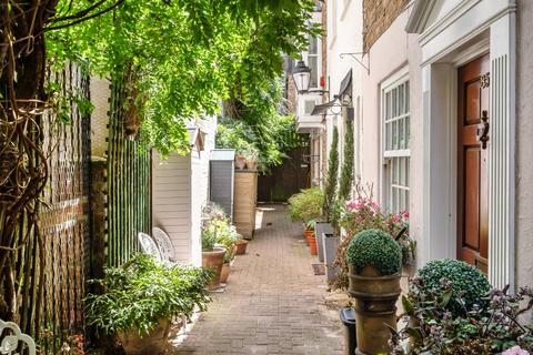 Conduit Passage, London, W2