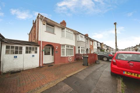 3 bedroom end of terrace house for sale, St. Lawrence Avenue, Luton