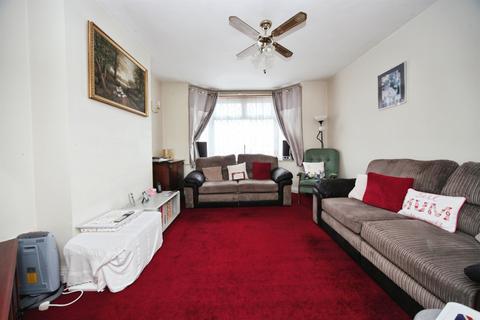 3 bedroom end of terrace house for sale, St. Lawrence Avenue, Luton