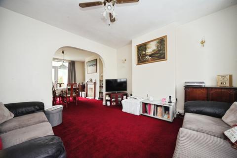 3 bedroom end of terrace house for sale, St. Lawrence Avenue, Luton