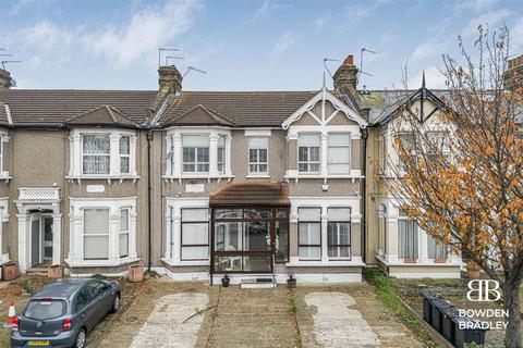 Courtland Avenue, Ilford, IG1