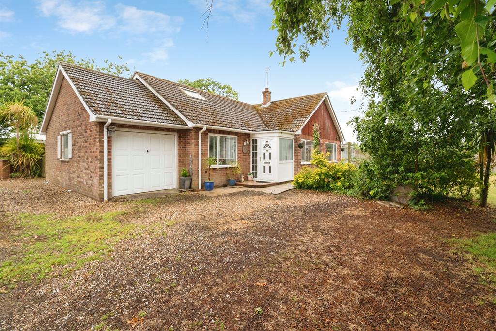 3 bedroom detached bungalow for sale