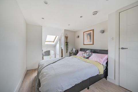 3 bedroom flat to rent, Medfield Street, Roehampton, London, SW15