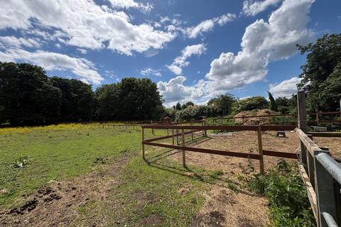 Smallholding for sale, Land lying to the South East of Goole Road, Hook, DN14 5NG