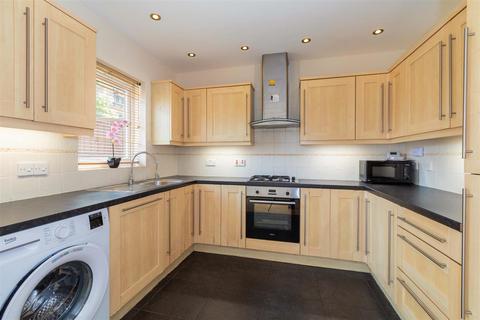 4 bedroom semi-detached house for sale, Adelaide Close, Slough
