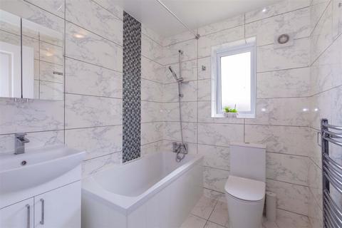 4 bedroom semi-detached house for sale, Adelaide Close, Slough
