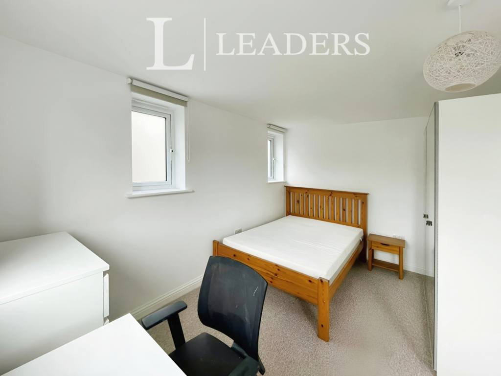 House in Cambridge, Orchard Park - View 3