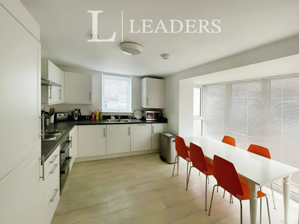 House in Cambridge, Orchard Park - More