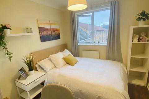 6 bedroom house of multiple occupation for sale, Ovett Gardens, St James Village, Gateshead, Tyne and Wear, NE8 3JH