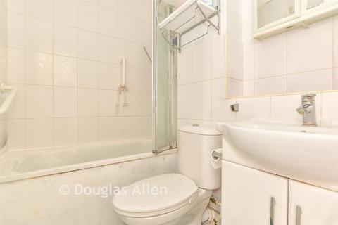 1 bedroom maisonette for sale, Butteridges Close, Dagenham RM9