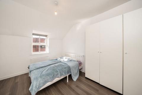 2 bedroom flat to rent, Victoria Road, Surbiton KT6