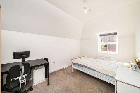 2 bedroom flat to rent, Victoria Road, Surbiton KT6