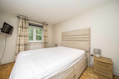 2 bedroom flat for sale, Brooklands Road, Weybridge KT13
