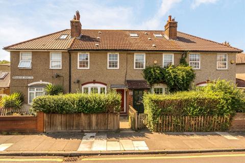 2 bedroom end of terrace house to rent, Manchester Grove, London E14