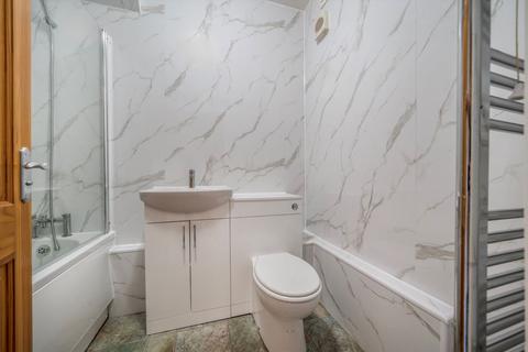 2 bedroom end of terrace house to rent, Manchester Grove, London E14