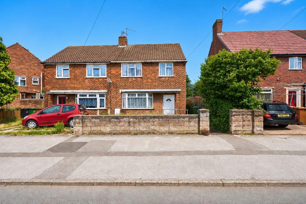 3 bedroom semi-detached house for sale