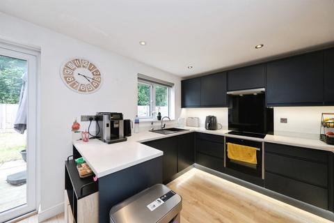4 bedroom detached house for sale, King George V Avenue, MANSFIELD