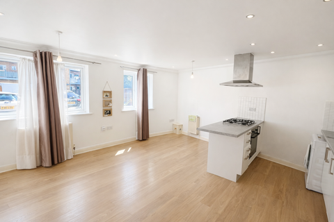 2 bedroom flat to rent, St. Mark's Place, Dagenham, RM10