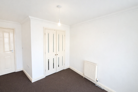 2 bedroom flat to rent, St. Mark's Place, Dagenham, RM10