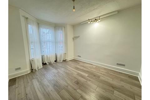 3 bedroom terraced house to rent, Larnach Road, Hammersmith W6