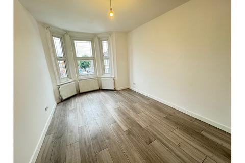 3 bedroom terraced house to rent, Larnach Road, Hammersmith W6