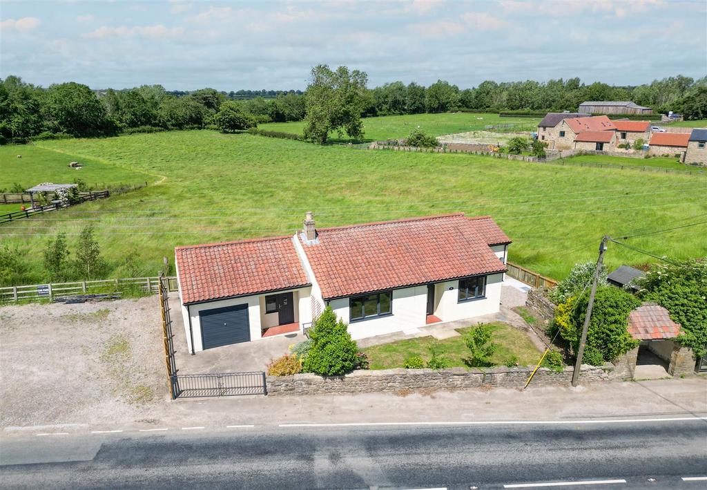 2 bedroom detached bungalow for sale