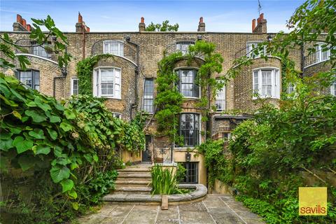4 bedroom terraced house to rent, Cassland Road, London, E9