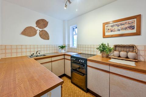 1 bedroom flat for sale, The Rowans, Woking, GU22
