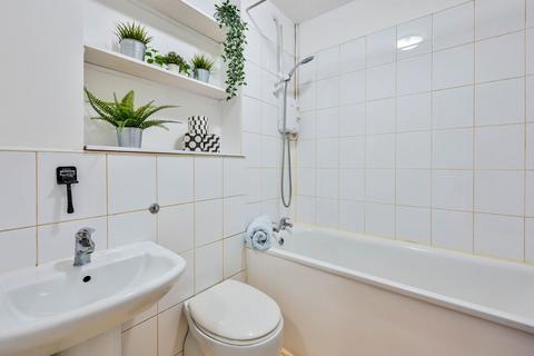 1 bedroom flat for sale, The Rowans, Woking, GU22