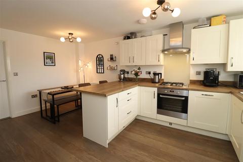3 bedroom semi-detached house for sale, Hird Avenue, Market Weighton, York