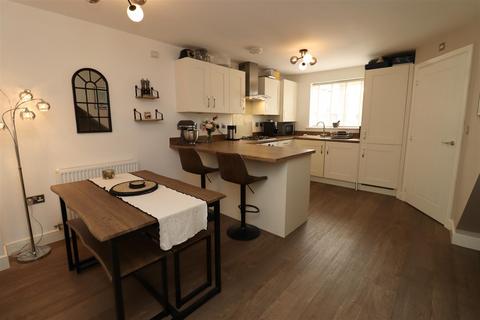 3 bedroom semi-detached house for sale, Hird Avenue, Market Weighton, York