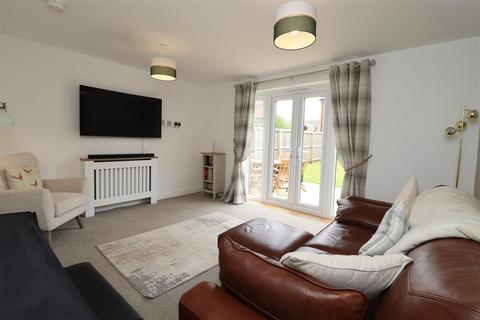 3 bedroom semi-detached house for sale, Hird Avenue, Market Weighton, York