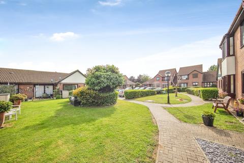 2 bedroom flat for sale, Spinnaker Close, Clacton-On-Sea