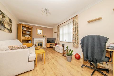 2 bedroom flat for sale, Spinnaker Close, Clacton-On-Sea