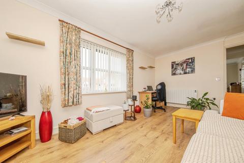 2 bedroom flat for sale, Spinnaker Close, Clacton-On-Sea
