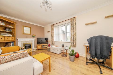2 bedroom flat for sale, Spinnaker Close, Clacton-On-Sea