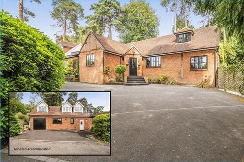 4 bedroom detached house for sale, Woodbridge Drive, Surrey GU15