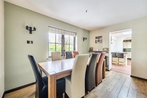 4 bedroom detached house for sale, Woodbridge Drive, Surrey GU15