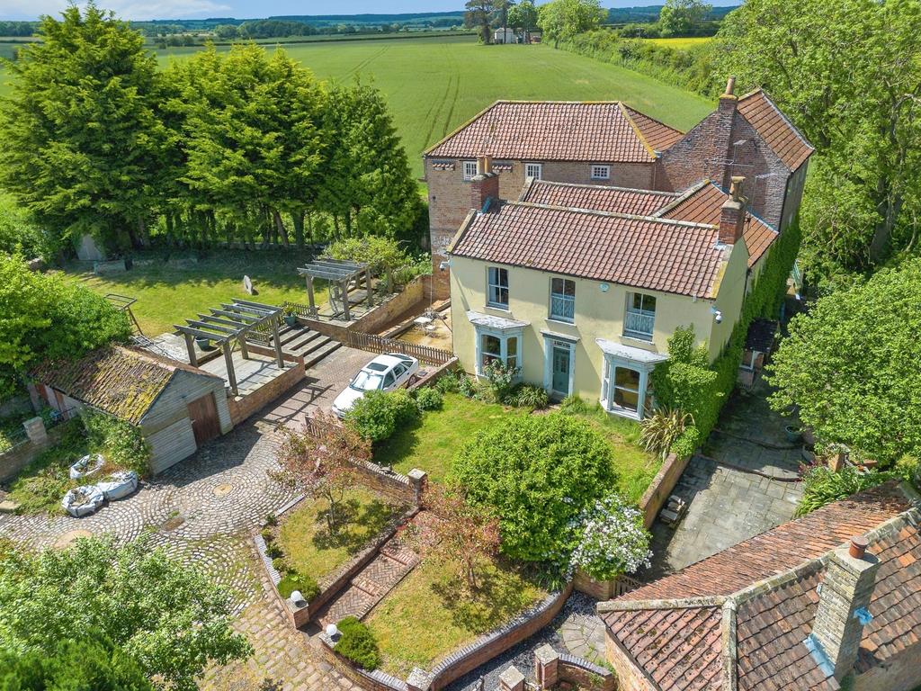 5 bedroom detached house for sale