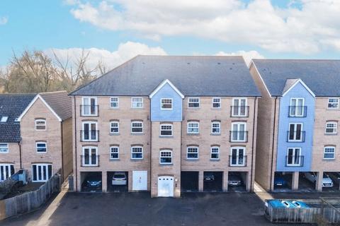 2 bedroom flat for sale, 160 Dobede Way, Soham, Ely, Cambridgeshire CB7 5FN