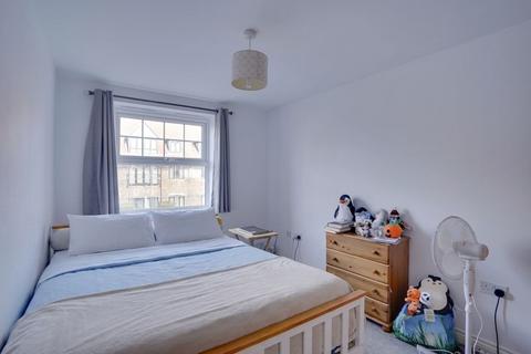 2 bedroom flat for sale, 160 Dobede Way, Soham, Ely, Cambridgeshire CB7 5FN