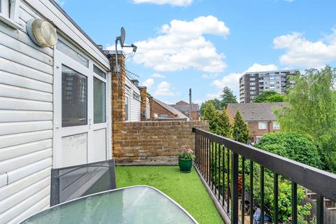 1 bedroom flat for sale, Devonport Road, London