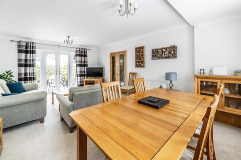 2 bedroom apartment for sale, BEECHWOOD PARK, SOUTH LEATHERHEAD, KT22
