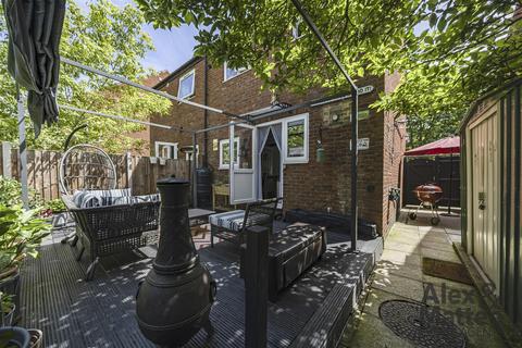 2 bedroom house for sale, Globe Pond Road, Rotherhithe, SE16