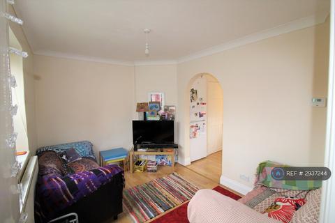 1 bedroom in a house share to rent, Southall Avenue, Brighton, BN2