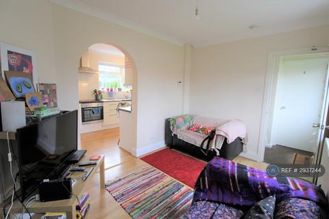 1 bedroom in a house share to rent, Southall Avenue, Brighton, BN2