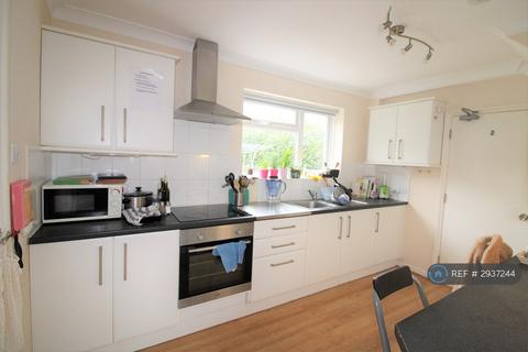 1 bedroom in a house share to rent, Southall Avenue, Brighton, BN2