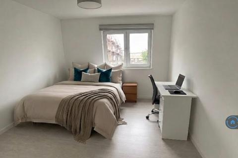 3 bedroom flat to rent, Mcconnell House, London, SW8