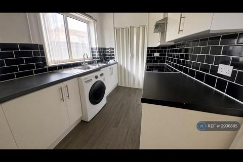 3 bedroom flat to rent, Mcconnell House, London, SW8